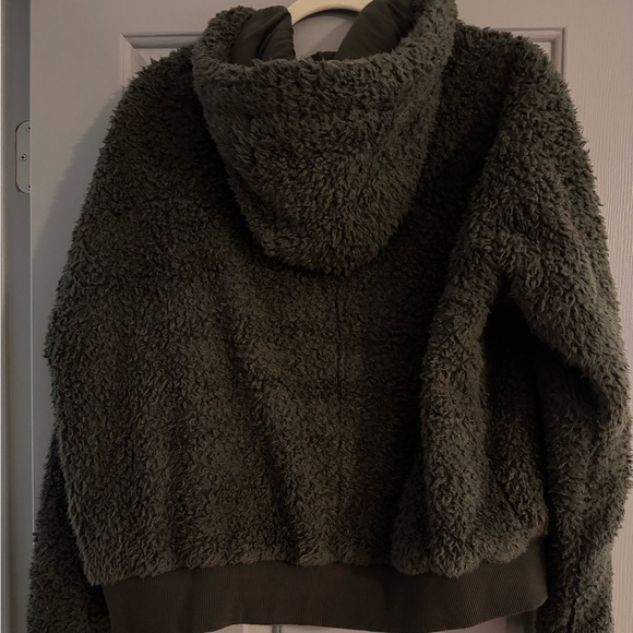 Lululemon Dark Green Pull Over Fuzzy Jacket Size Large - Picture 2 of 3